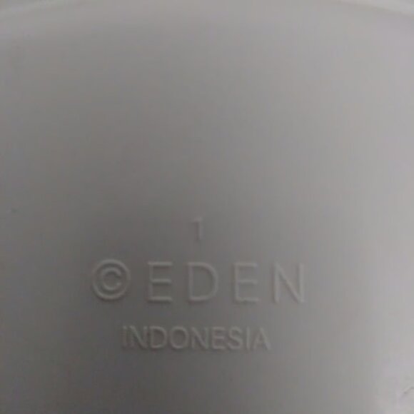 Vintage Peter Rabbit and Friends Toddler Child Melamine Divided Plate by EDEN - Picture 2 of 3